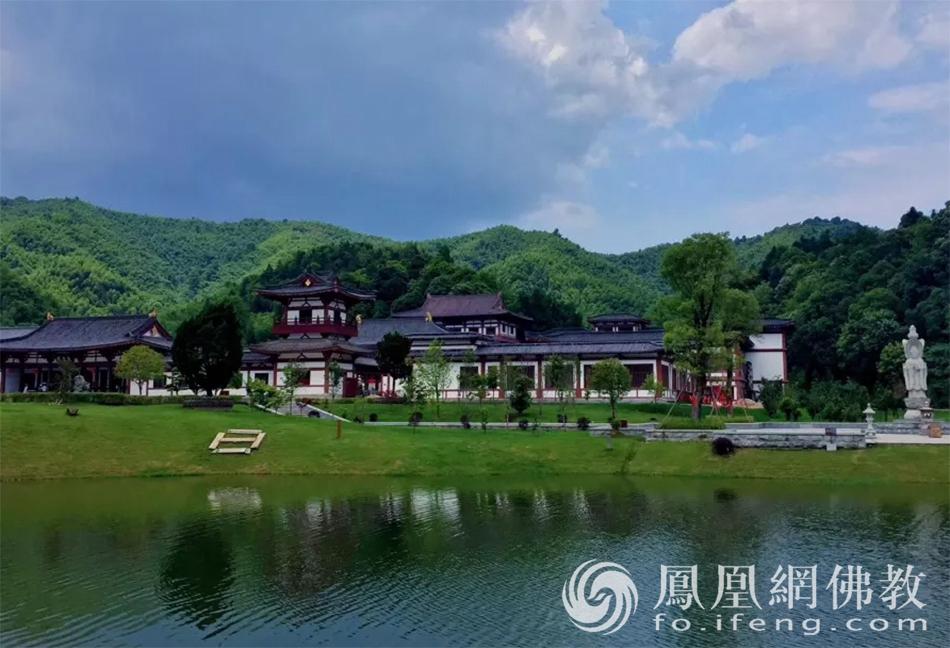 十万名忏最新版，自然美景探索之旅